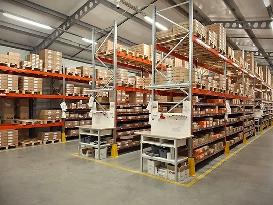 Egy rendezett, modern raktár - a Sevrolandnál