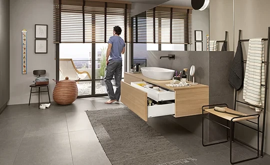 Méretes előlap mögött megbújó belső kihúzású fiók