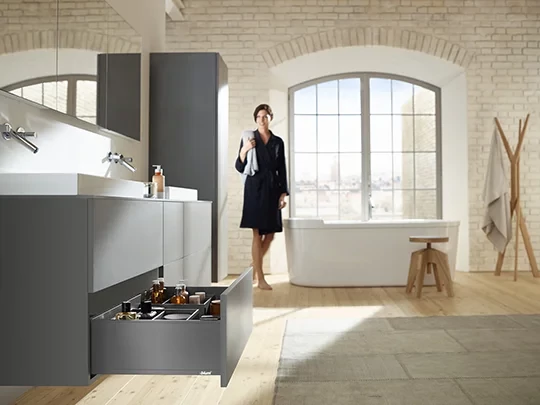 Blum LEGRABOX fiókok a fürdőszobai tároláshoz