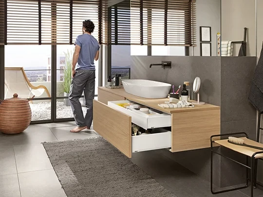 Elegáns Blum fiókok a fürdőszobában