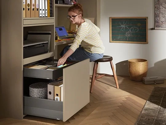 BOXCAP magasító elemmel szerelt Blum MERIVOBOX fiók