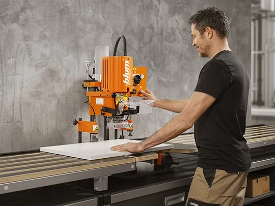 Blum MINIPRESS P: az előlapmegmunkálás specialistája