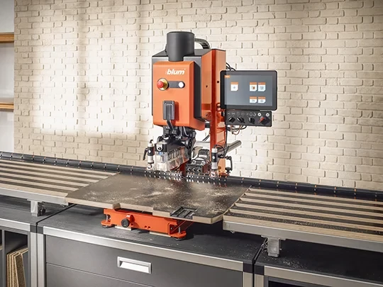 Bevetésre készen a Blum MINIPRESS top megmunkálógép