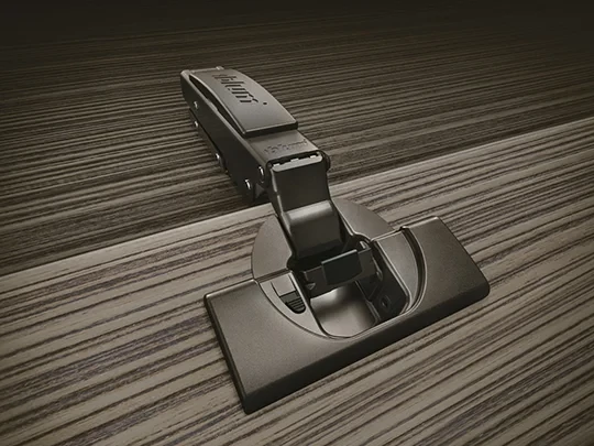 Exkluzív, onyxfekete kivetőpánt integrált csillapítással