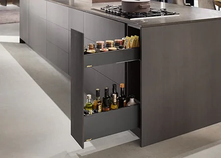 Nagyszerű tárolóhely az üvegeknek: SPACE TWIN a konyhában