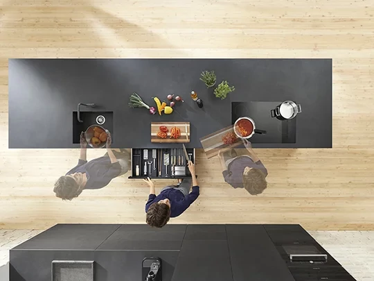 Egy modern szigetkonyha felülről