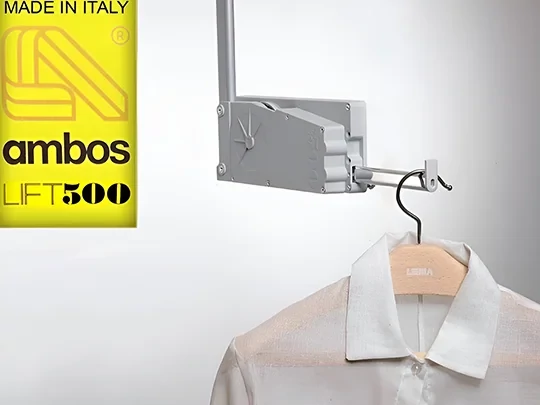 500-as Ambos ruhalift vállfával