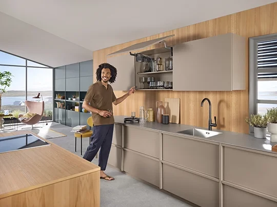 Blum AVENTOS HF top felnyíló SERVO-DRIVE-val