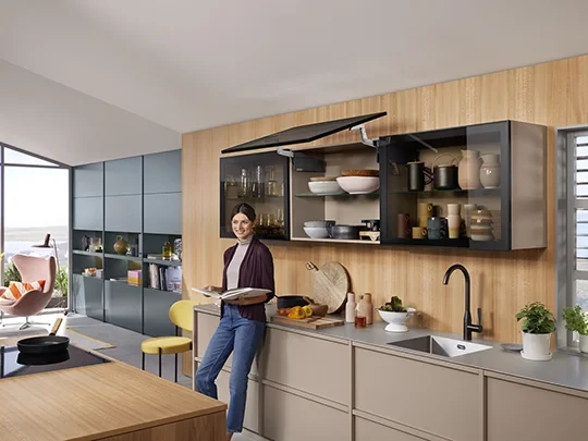 Egyszerű, de elegáns fogantyú nélküli nyitás