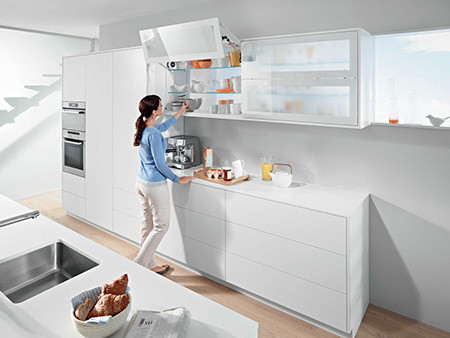 AVENTOS HF - Alukeretes ajtóval