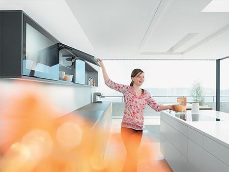 BLUMOTION fékes AVENTOS HK