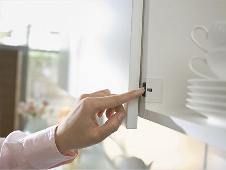 AVENTOS HK - SERVO-DRIVE motoros nyitás