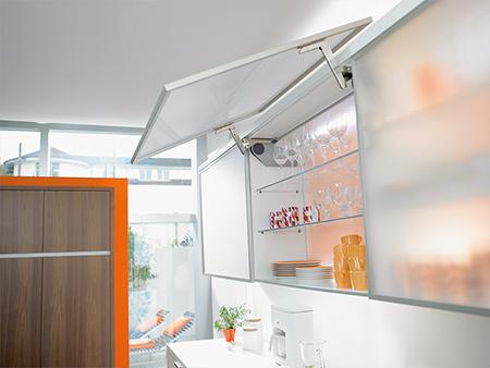 AVENTOS HS - Alukeretes ajtóval