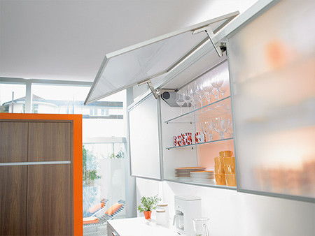 AVENTOS HS - Alukeretes ajtóval