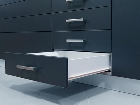 Bevált technológia: Blum Standard fióksín
